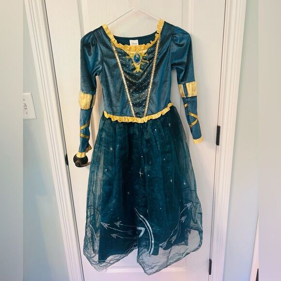 Beautiful Disney Store Brave Girls Costume! - Picture 1 of 4